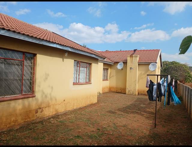4 BEDROOM HOUSE FOR SALE IN FLORA PARK